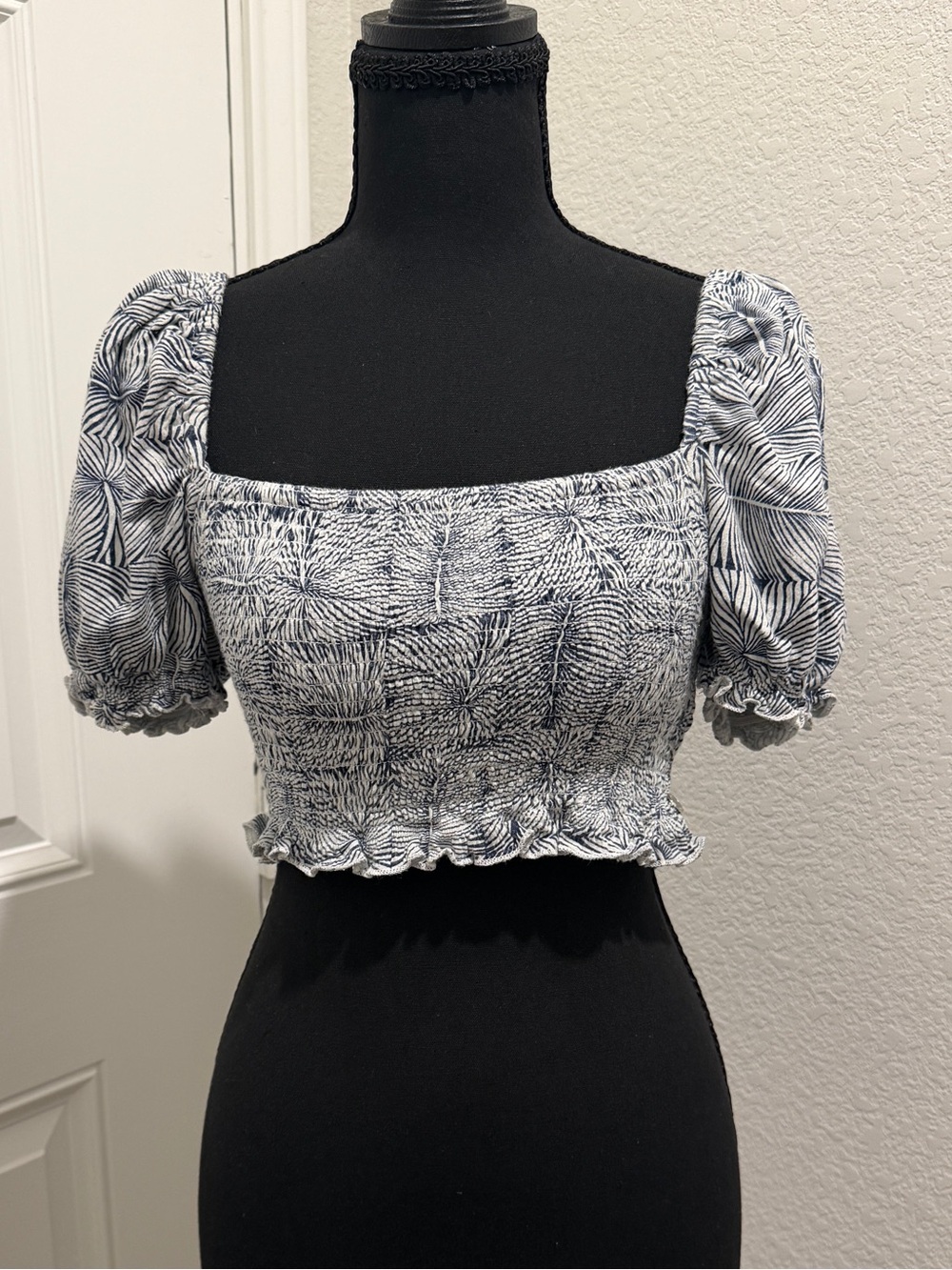 Roxy Women's Small Smocked Crop Top, Navy White Print, Puff Sleeve Square Neck